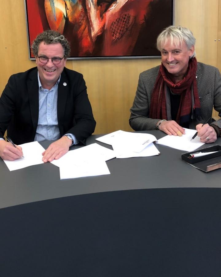 Ondertekening overeenkomst ontwikkeling Knarrenhof in Marum